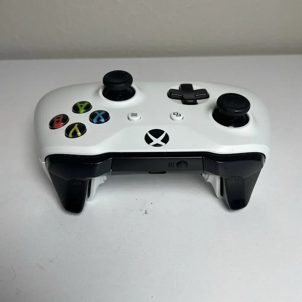 Microsoft 1708 Xbox One Controller White with Dream Gear Back Untested